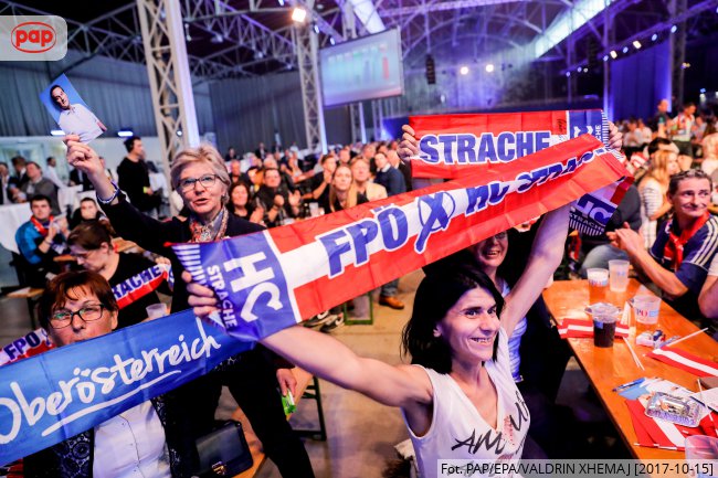 PAPinformacje's tweet photo. W Austrii 1. miejsce chadecka #Austriacka Partia Ludowa, 2. miejsce prawicowo-populistyczna #Austriacka Partia Wolności - sondaż APA. https://t.co/RmqMuOqaXe