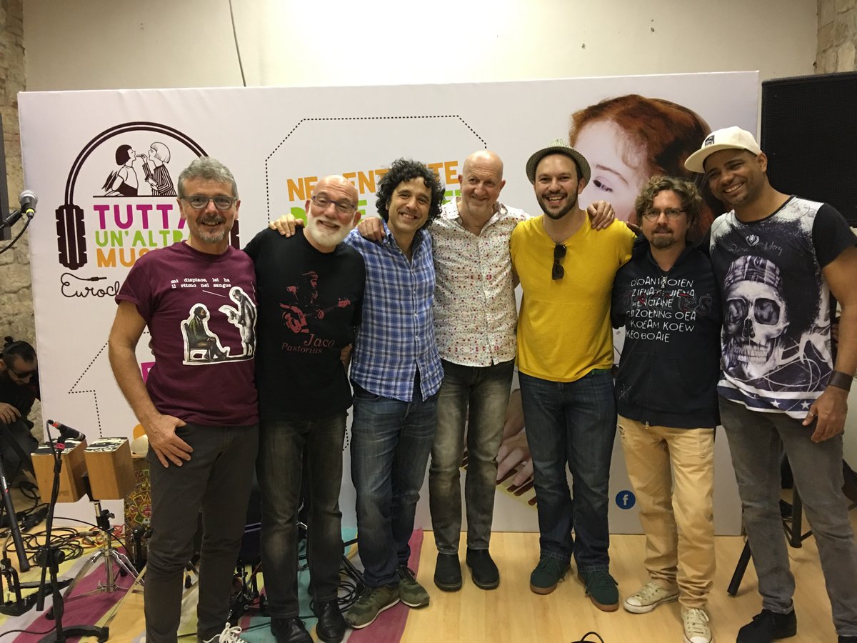faceciok's tweet photo. Anche oggi l’esibizione live dei finalisti del #ChocoMusic contest! #Eurochocolate #TuttaUnAltraMusica https://t.co/e5Xn784Ax2
