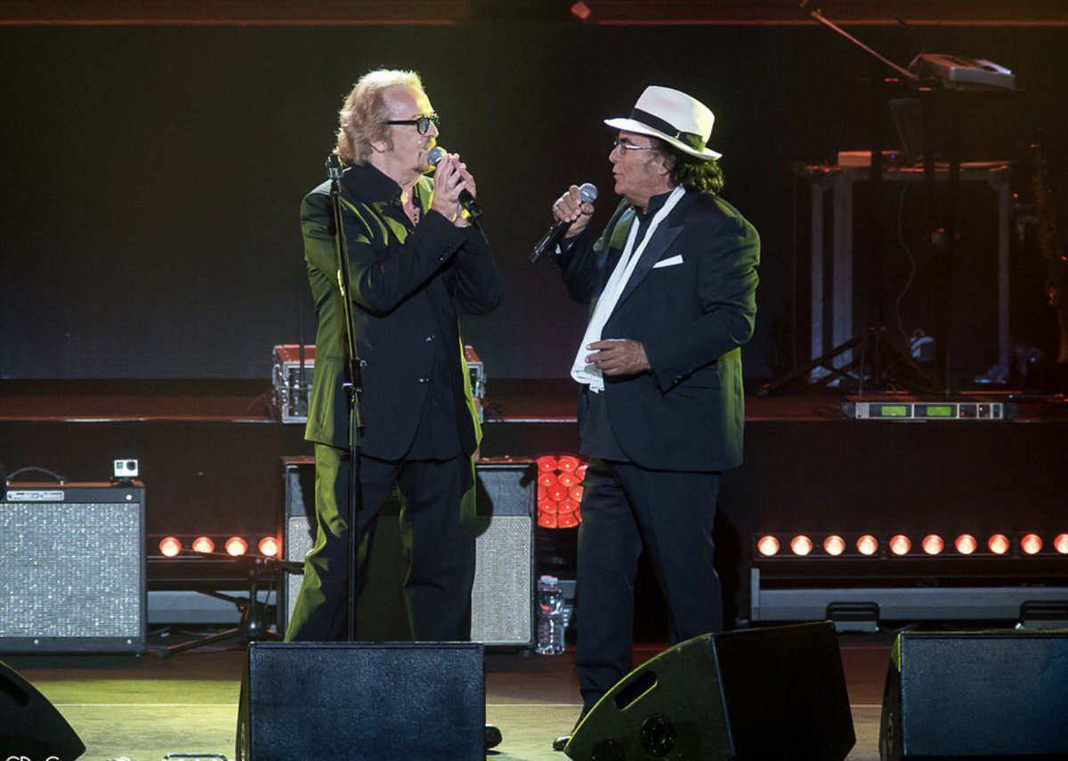 UmbertoTozzi's tweet image. Con il mio caro Amico Al!! #albano #arenadiverona #40annichetiamo #umbertotozzi