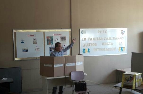 manuelrosalesg's tweet photo. Hacemos un llamado al pueblo para que salga y vote por el cambio, el desarrollo y la prosperidad del Zulia y Vzla. #HoyProtestoConMiVoto https://t.co/XOJot4AF1I