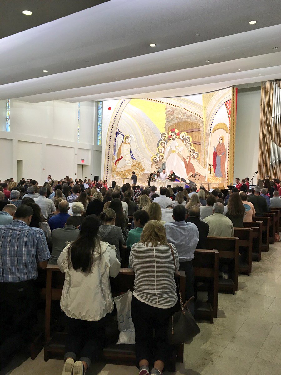 shucampusmin's tweet photo. What a beautiful #SHUFamilyWeekend mass!

#WeAreSHU https://t.co/2eXakdUsZo