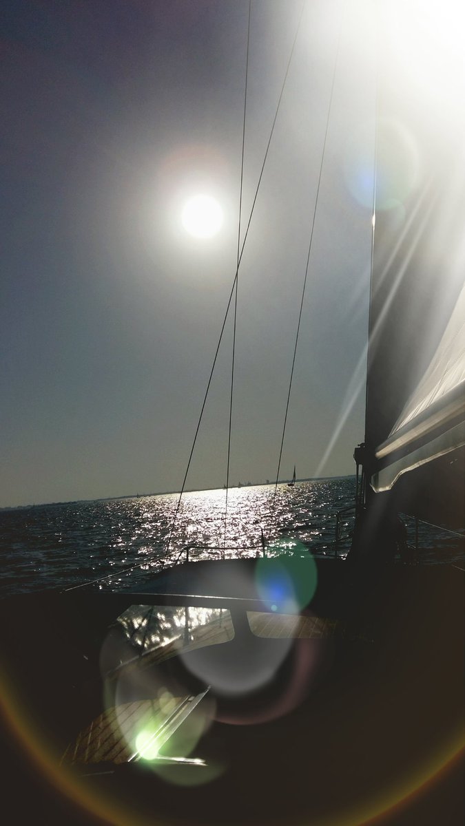 Prachtig licht op het water op deze mooie herfstdag. Lekker zeilen met <a href="/juanitacoble/">Juanita Coble</a> op deze mooie herfstdag.