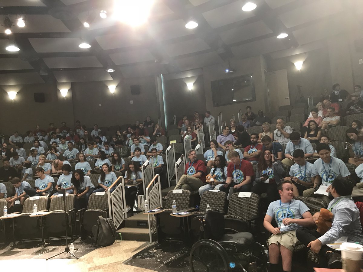 clearidealabs's tweet photo. #srqhacks kicking off the presentations! https://t.co/j4tMOkVkJB