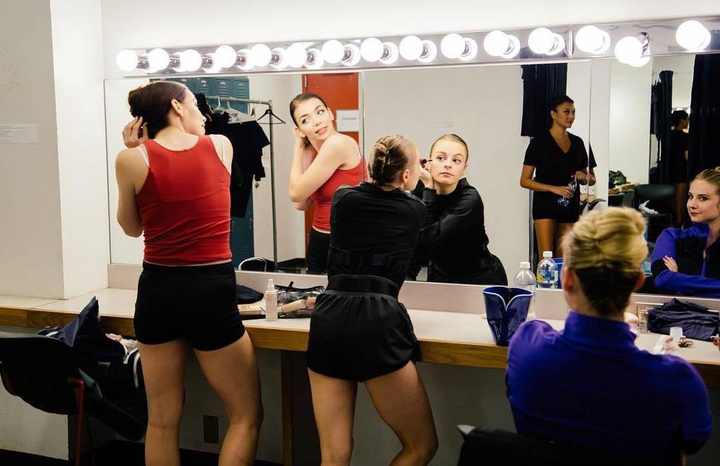 BalletNext's tweet photo. #ballet #balletnext @nataliestys @alice_rgf @jensara1 #michelewiles @albertayzenberg_ #behindthescenes #nextgener… https://t.co/aDToRJ0Imf https://t.co/5sicw9gwru