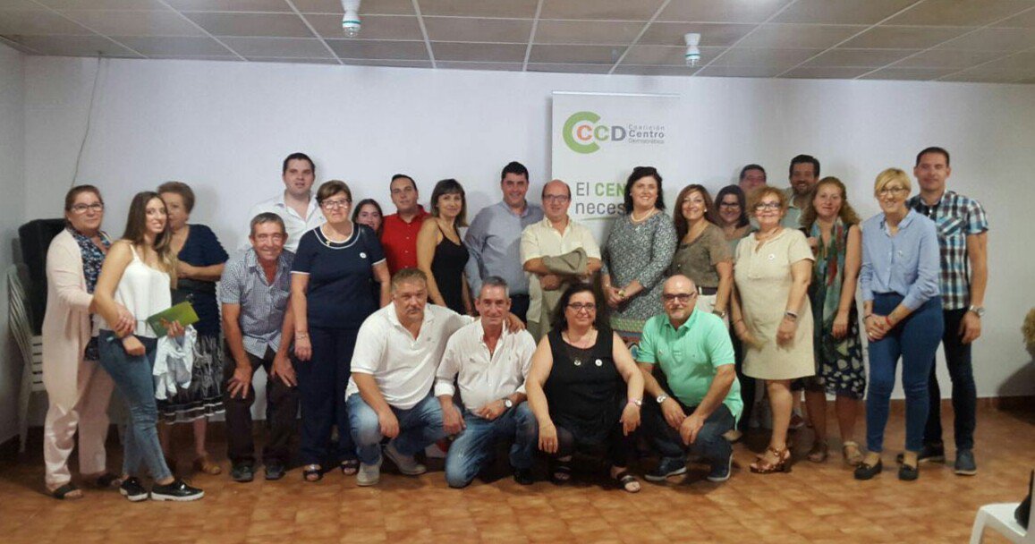 CCD_PValencia's tweet photo. Con los compañeros de CCD MANISES. #Centristas @CCDcentro @NouHorta @davgarciaperez  @desamparadosb @CCD_PValencia @Hortanoticias https://t.co/R5iApHqUbU