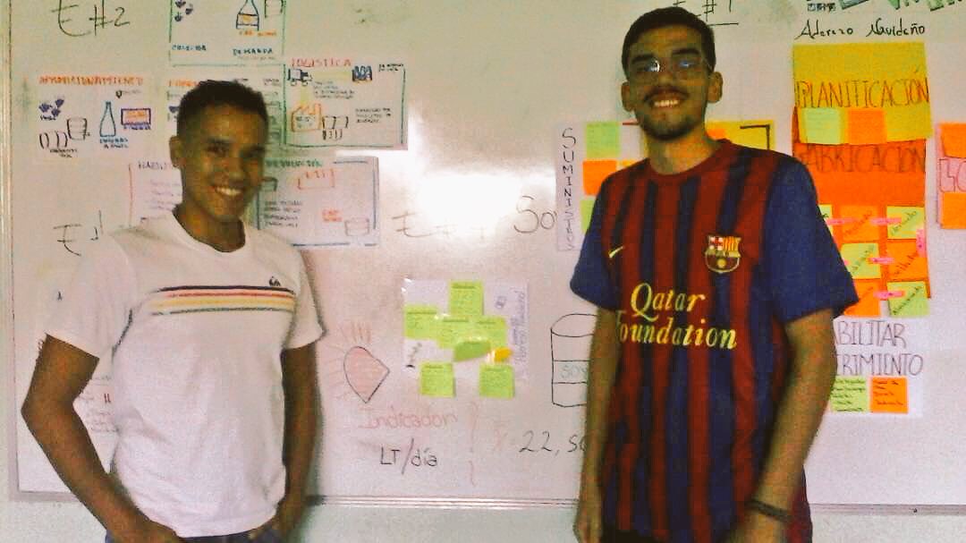 #MomentoCEUJAP <a href="/ceujap/">CEA Internacional</a> #GciadeProducción cadena de suministros junto al Prof <a href="/elias_azuz/">Elías N. Azuz G.</a> Juan y Alvaro estudian la Empresa Soyaven