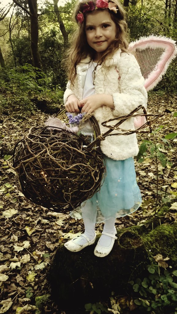 joyladds's tweet photo. Woodland elves+fairies with #willow lanterns, cake stands+baskets #rusticweddings alternative #bridesmaid https://t.co/Udrq3NPJVt