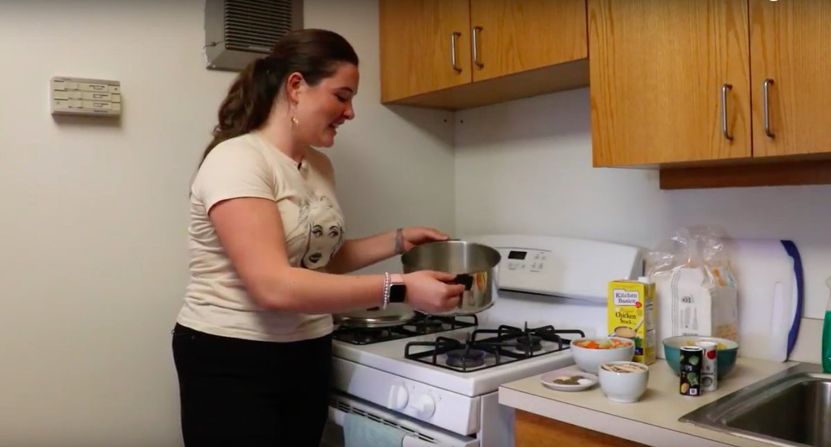 It's getting a little chilly outside, CollegeEats is showing you how to warm up with some chicken noodle soup!

citrustv.com/entertainment/…