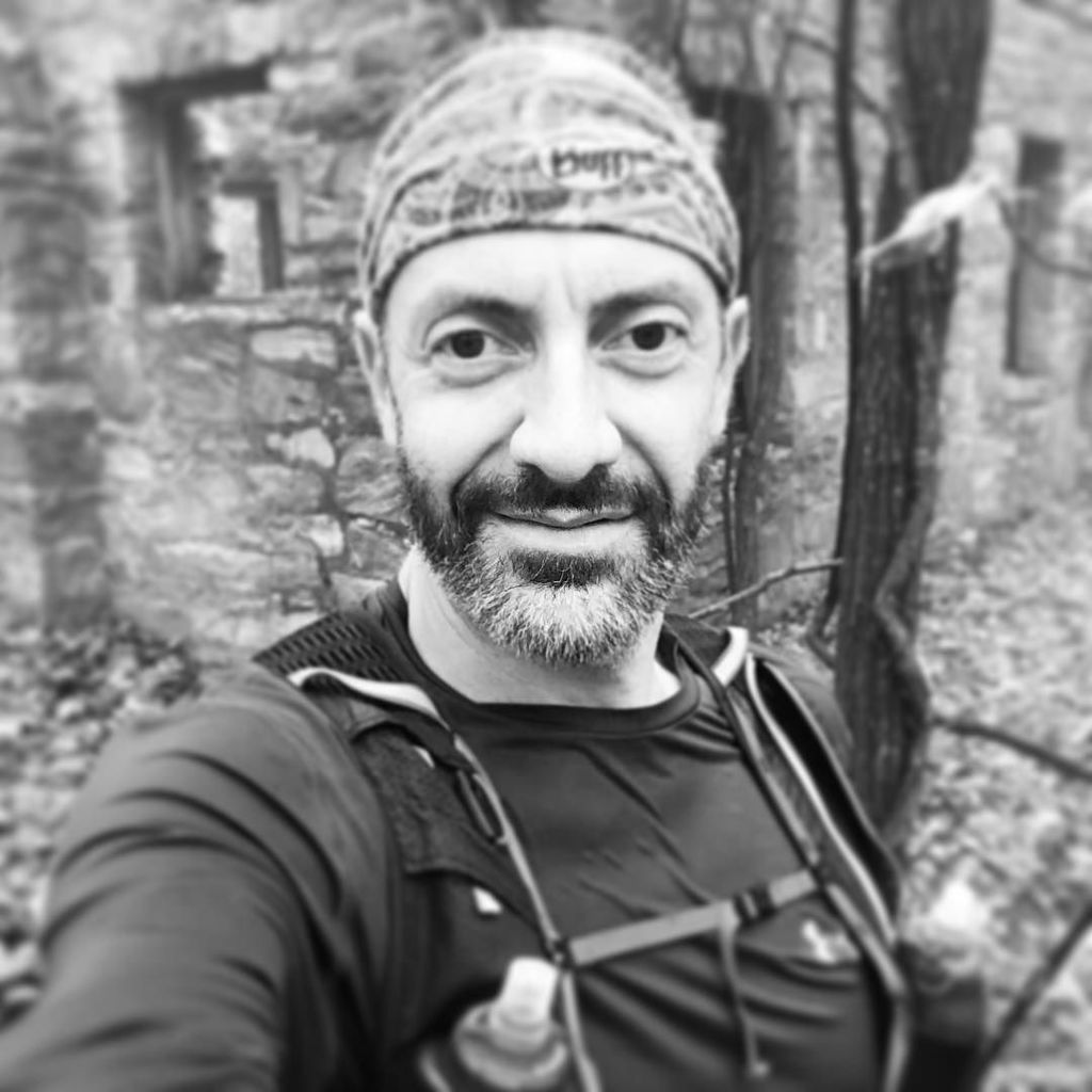 orthostichy's tweet photo. Spooky house on my foggy morning run
#wontgothereinthedark #prototeam #gotyourbak #trailrunning #ultrarunning https://t.co/fW55bNhRTN https://t.co/Tpf2GXLq0y