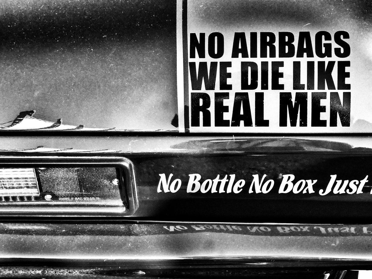 whatzefox's tweet photo. No airbag.
#automedon #vintageUScar https://t.co/z9SuUGYJPe