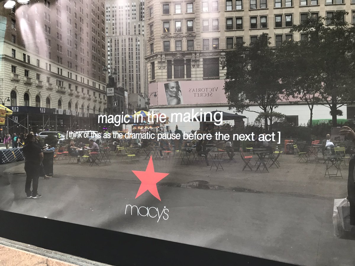 SIIR_Retail's tweet photo. Build a story around something as simple as changing window displays #Macys #siir_retail https://t.co/pNggbbhrot