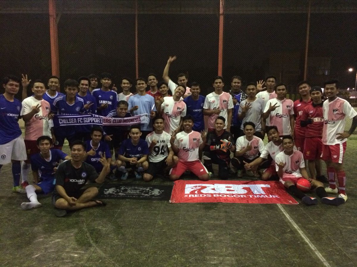 Reds_BogorTimur's tweet photo. Berlanjut sparing futsal lawan @Chelsea_GnPutri hari minggu ceria, akhir pekan yang tidak berlalu sia sia
#Respect 
#YNWA https://t.co/zr5Vfwtrc4