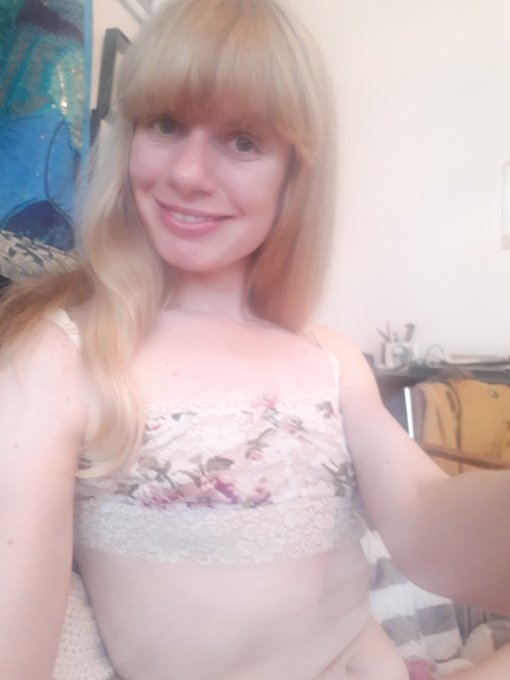 Au naturelle today after a nice 9 mile run 😚 https://t.co/NQu4y8WJlY<a href="/tag/camgirl"class="tags"><span>#camgirl</span></a><a href="/tag/hairypussy"class="tags"><span>#hairypussy</span></a>