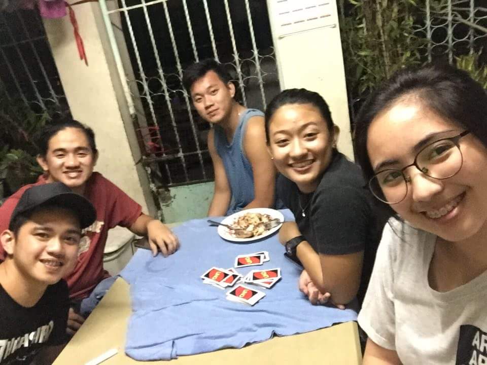 reinamariaaaa's tweet photo. hilo na 'ko pero sa ngalan ng uno at ng dalawang bote ng pulang kabayo, kaya pa 'to! #kumpleto https://t.co/00GSSRh4rs