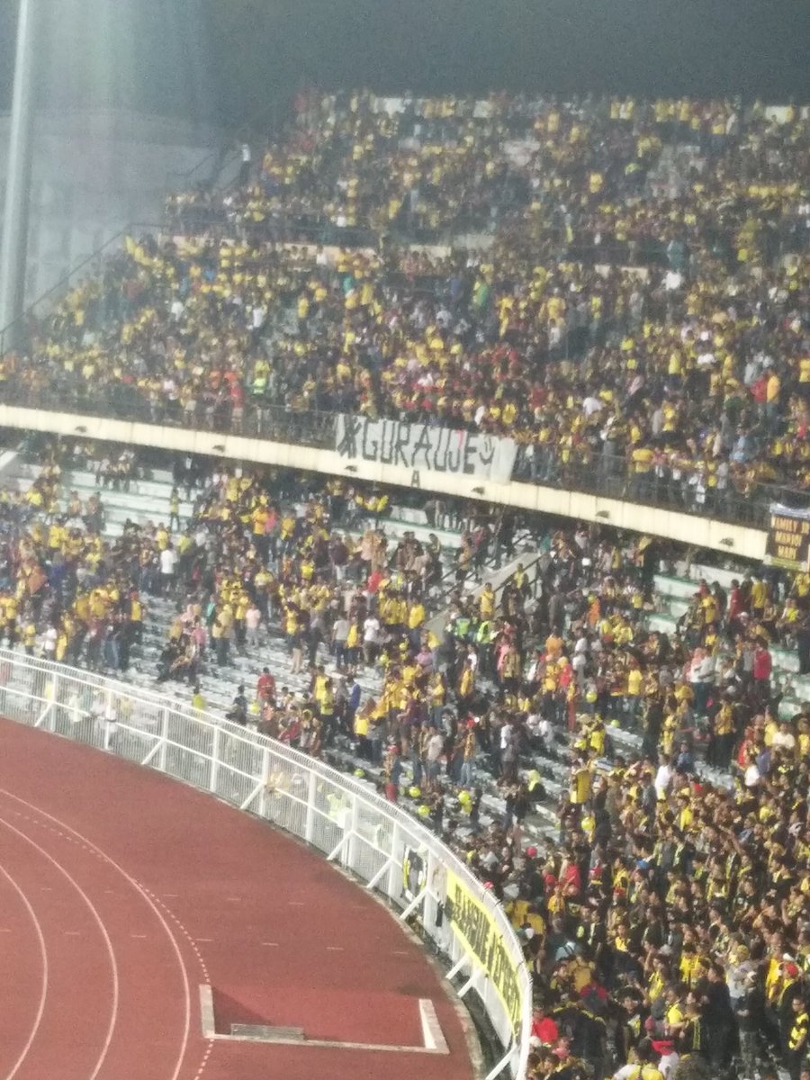 iloveyouIPOH's tweet photo. FAM BANGSAT!

"Telepon polis ketuk rumah mereka"

5 min kemudian. https://t.co/Rr4ttRZ3lQ