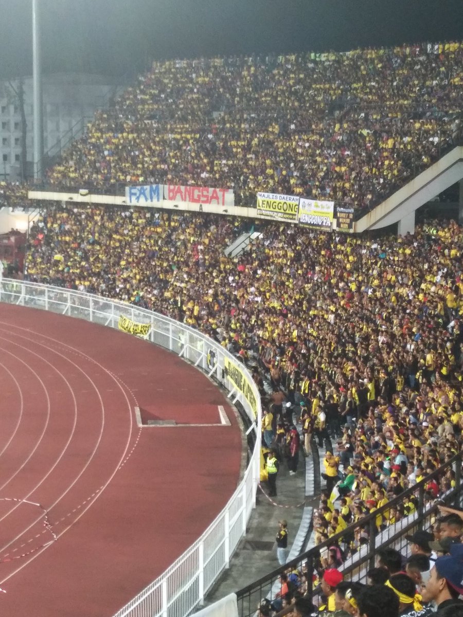 iloveyouIPOH's tweet photo. FAM BANGSAT!

"Telepon polis ketuk rumah mereka"

5 min kemudian. https://t.co/Rr4ttRZ3lQ