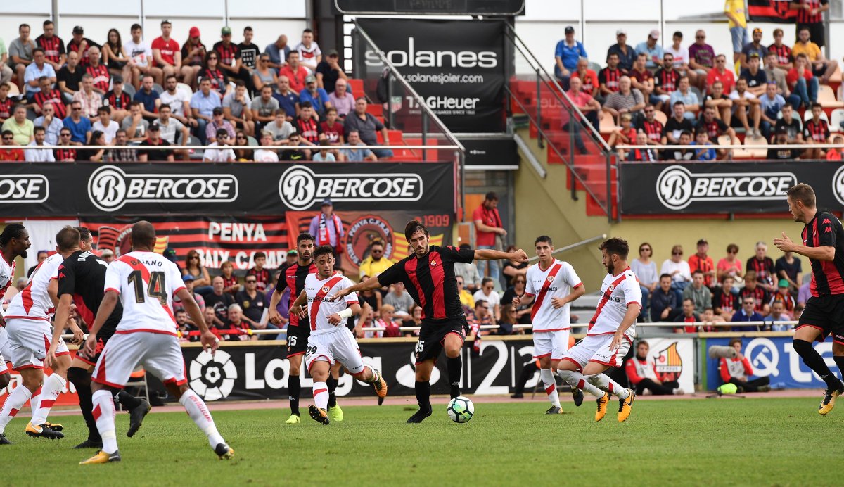 cfreusdeportiu's tweet photo. GALERIA DE FOTOS | Ja disponible la galeria del fotos del #ReusRayo al Facebook i Flickr oficials del club https://t.co/1gDfKQyPqX https://t.co/AMHQ1NKwWK