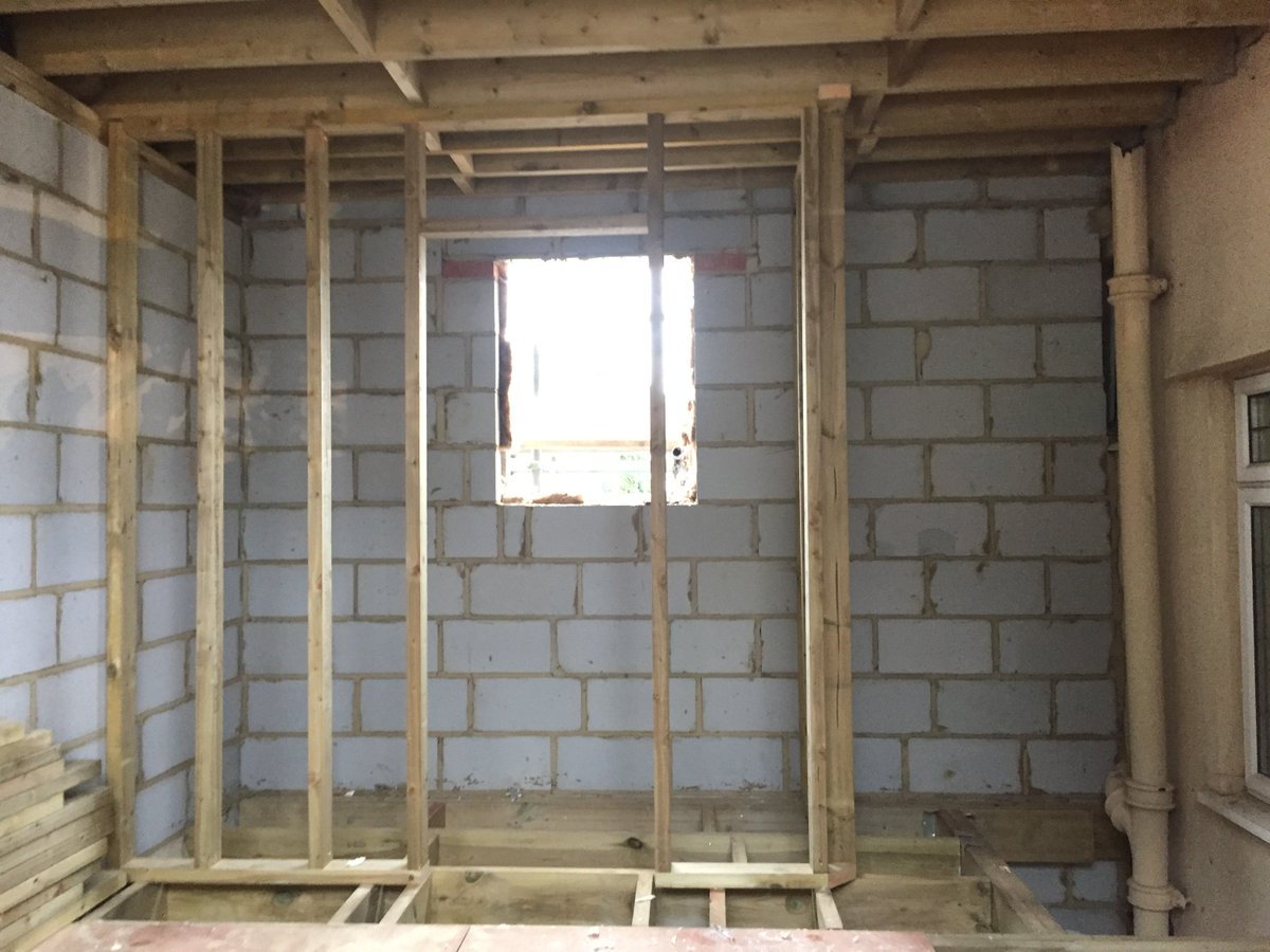foofighter1111's tweet photo. Project #ABOTS - getting tiles on the roof & the skeleton of an en-suite in the bedroom. https://t.co/WqOjJ64XNw