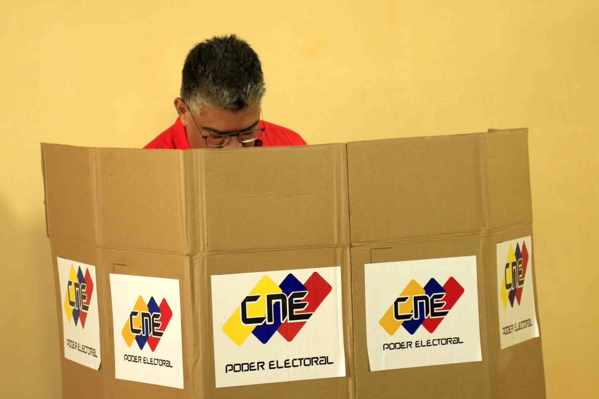 JauaMiranda's tweet photo. #YaVotePorLaPatria y el derecho a vivir en paz que tenemos como pueblo.Hoy ya ganó la democracia participativa y protagónica y la Soberanía! https://t.co/yG44DDEJgP