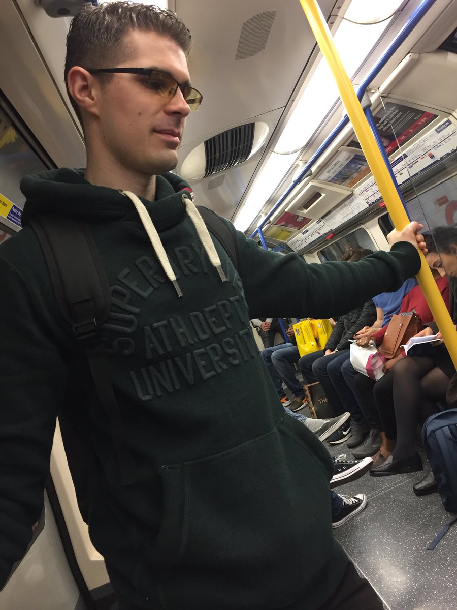 Gawny7789's tweet photo. @samspade_uk live staring at the underground floor shot! #pointlessupdates https://t.co/HqxTkYWwp7