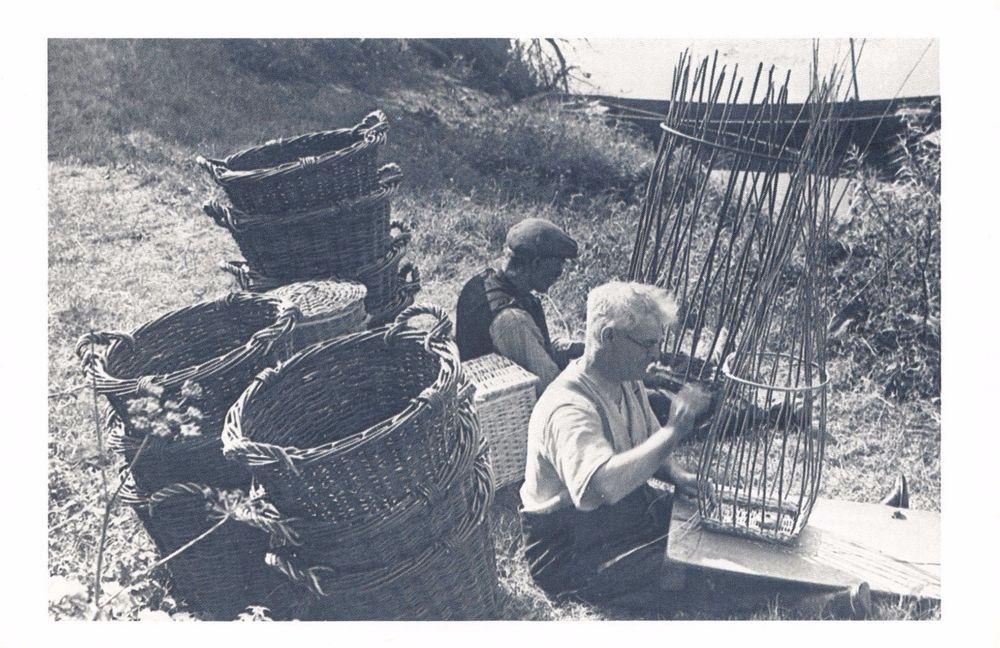 Threadfilament's tweet photo. #retweet #postcard Nostalgia Postcard Basket Making, Banks of River Severn, 1948 #CN16 https://t.co/dckHrXEA3h https://t.co/hhvsXpjmiH https://t.co/YCSQjnlrGv