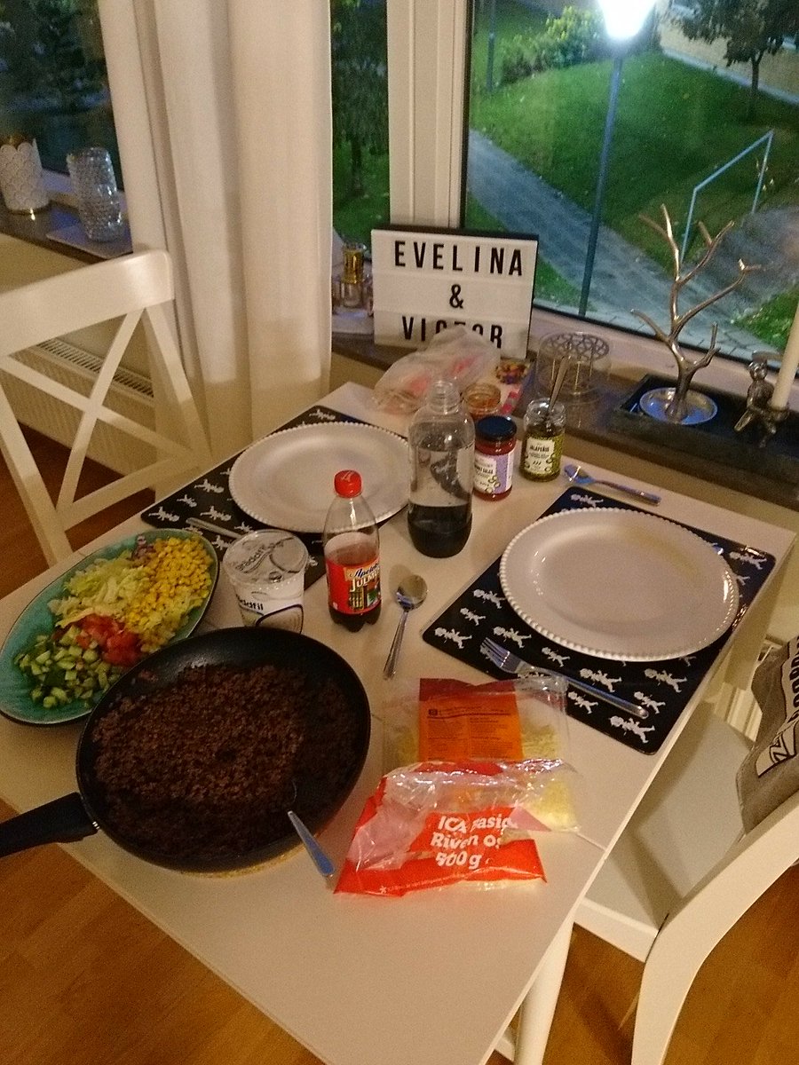 VictorBromark's tweet photo. När tjejen äntligen kan välja en maträtt...Tacos och julmust! 1 av 2 rätt iallafall! #AP88 https://t.co/l2iTpejwvn