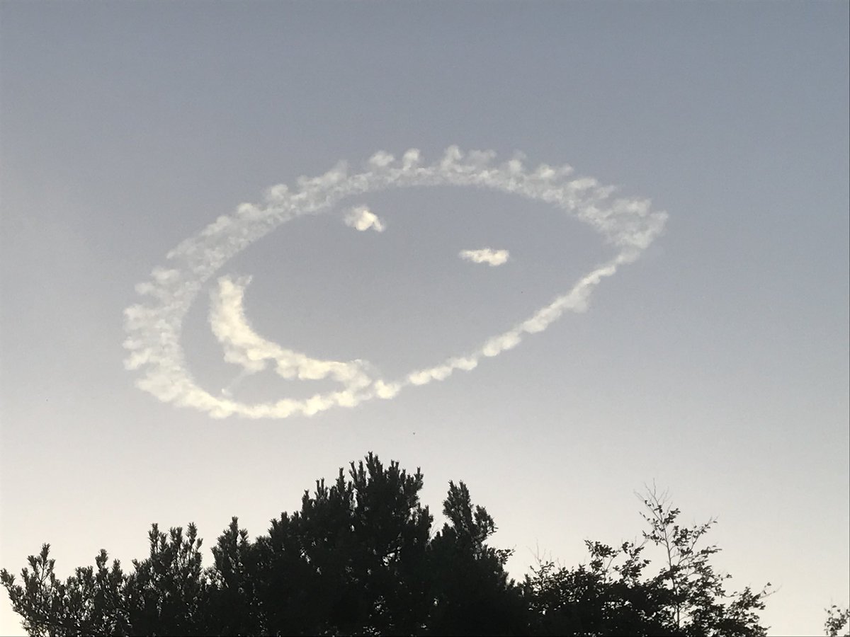 MarkourbseBID's tweet photo. Just seen this created in the skies over Pakenham near @ourburysteds https://t.co/4netP9Ki9a