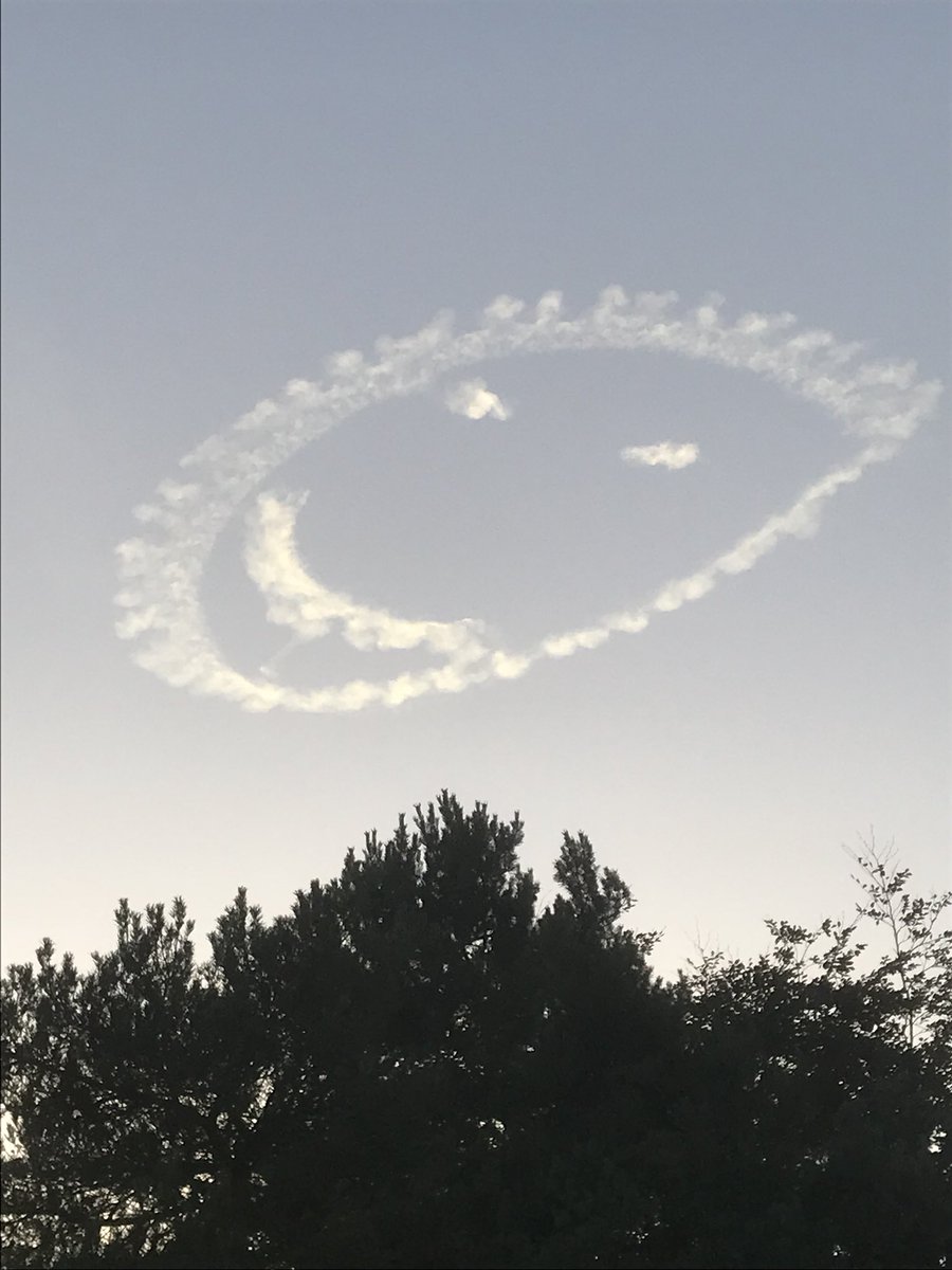 MarkourbseBID's tweet photo. Just seen this created in the skies over Pakenham near @ourburysteds https://t.co/4netP9Ki9a