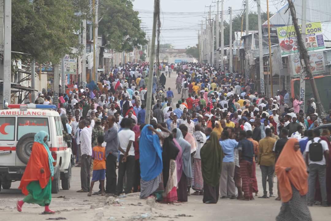 divinealinement's tweet photo. My heart is with all of my brothers &amp; sisters in Somalia. Just got word that my aunts, uncles &amp; cousins are fine. We won't ever break ✊🏾🇸🇴💙 https://t.co/vbgpB7oqOV