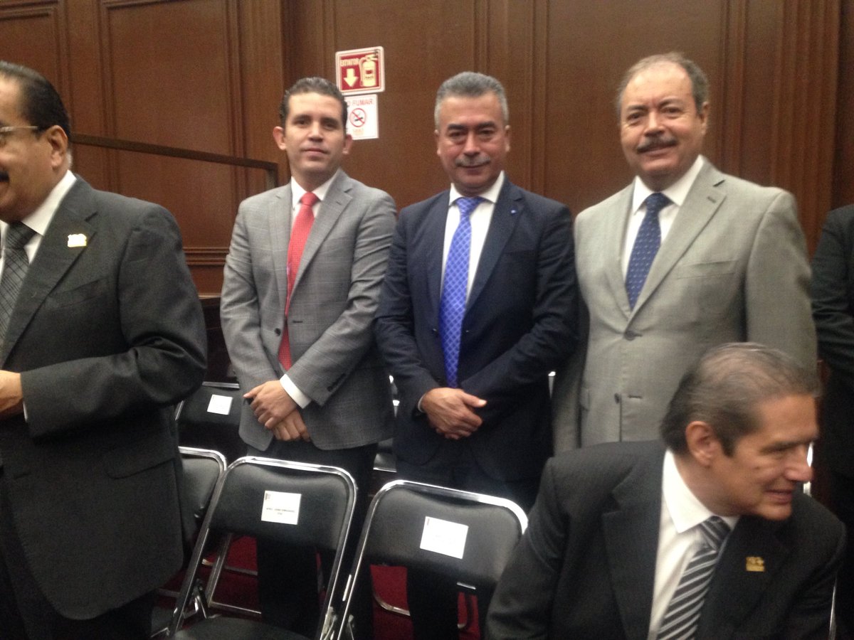 VictorSilvaMich's tweet photo. Con gusto asistimos a la Sesión solemne del @CongresoMich donde se declaró Benemérita y Centenaria a nuestra @UMSNHOficial. https://t.co/9vVKyRc9RK