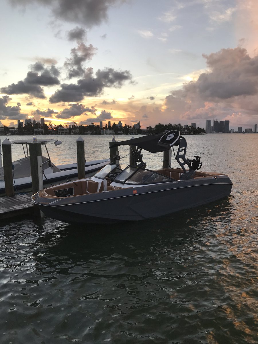 CappelloJp's tweet photo. Grateful for another day on the water with SusiC and Xtina. Miami Ski Nautique delivers the best boats. #TheSaltLife https://t.co/9D0BmXFR1i