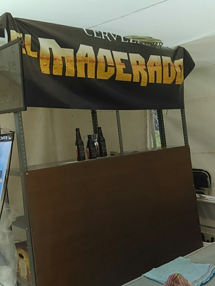 elmacerador's tweet photo. Venga ya estamos listos para ofrecerles buenas cervezas amigos de @Sabersinfin aquí en @ElBeerGarden #IndieBeerFest https://t.co/R2WKxnve5r