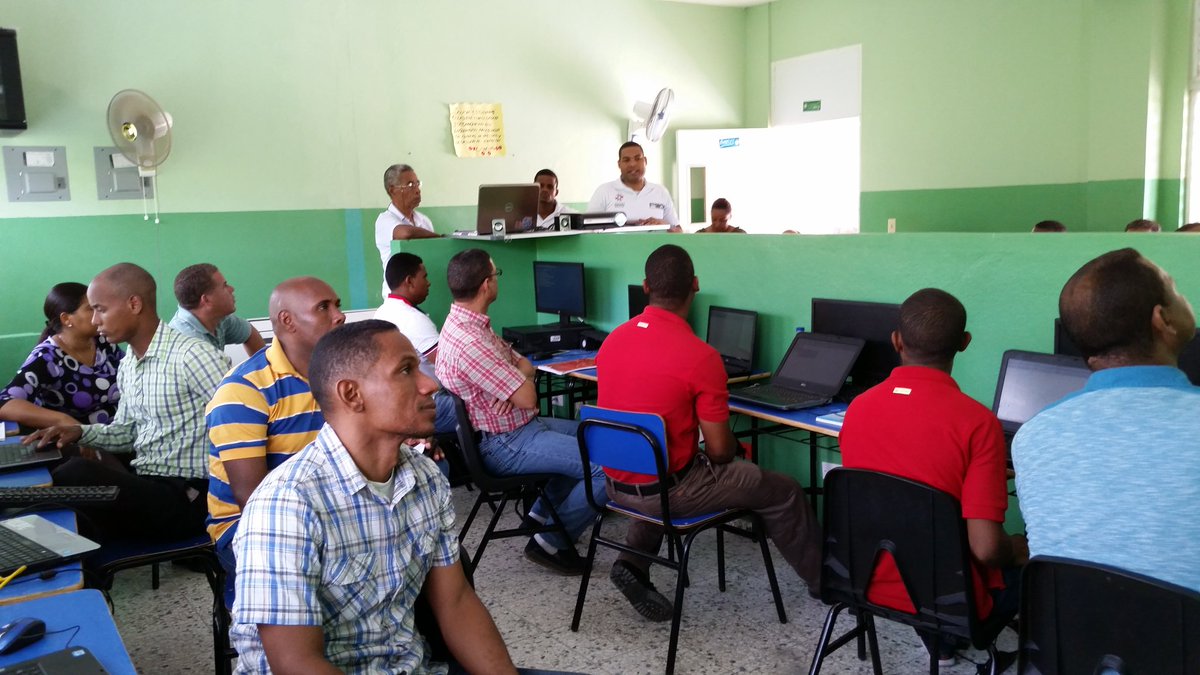 ProyectoSmartRD's tweet photo. Proyecto SMART realiza Encuentro 1 de Cabral. https://t.co/4xMpz4kPZg