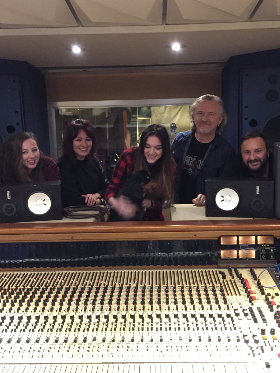 TheAmorettes's tweet image. Album 4 in the bag! An awesome 3 week’s @Rockfieldstudio with @luzmor01 @brinestonpickle #kennydogleash
More details soon