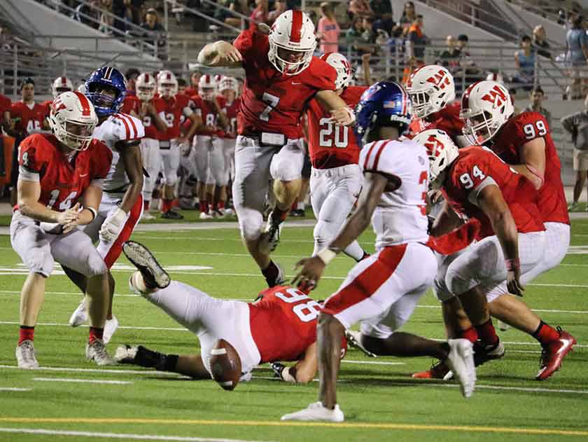WoodlandsStuCtr's tweet photo. Football | The Highlanders use running game to finish off West Brook https://t.co/5QtKXoFTN8 https://t.co/YW03QeFjeQ