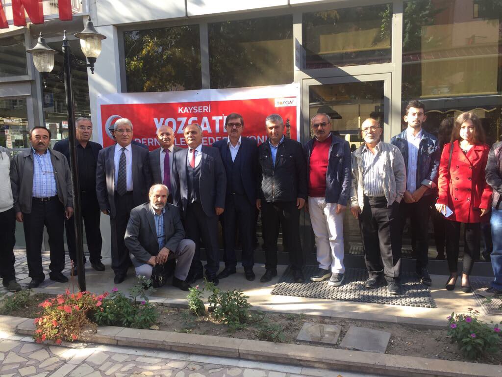 Ozler_Birlik's tweet photo. Başkanımız ve heyeti Kayseri Yozgatlı Dernekler Federasyonu #KAYODER’in Kayseri Öğretmenevinde Basınla kahvaltı programına katılmıştır. https://t.co/OKLoVrUsbO