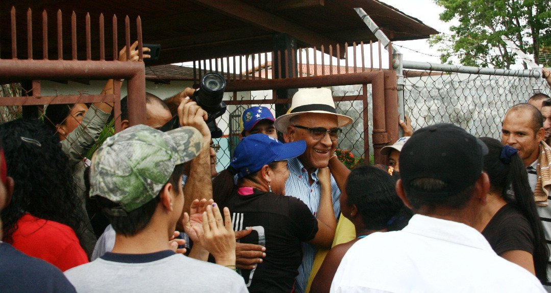 Guillermo_Call's tweet photo. Hoy con los votos vamos a demostrar una vez más la fuerza de un pueblo unido, organizado y decidido a hacer lo que tiene que hacer. https://t.co/gkSEjnrFxK
