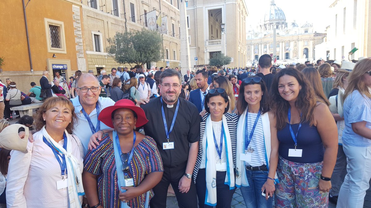 carmluqcam's tweet photo. 19 años después celebramos juntos a San Faustino. 
#SanFaustinoMiguez
#faustinoamigo https://t.co/pJydBDPdaH