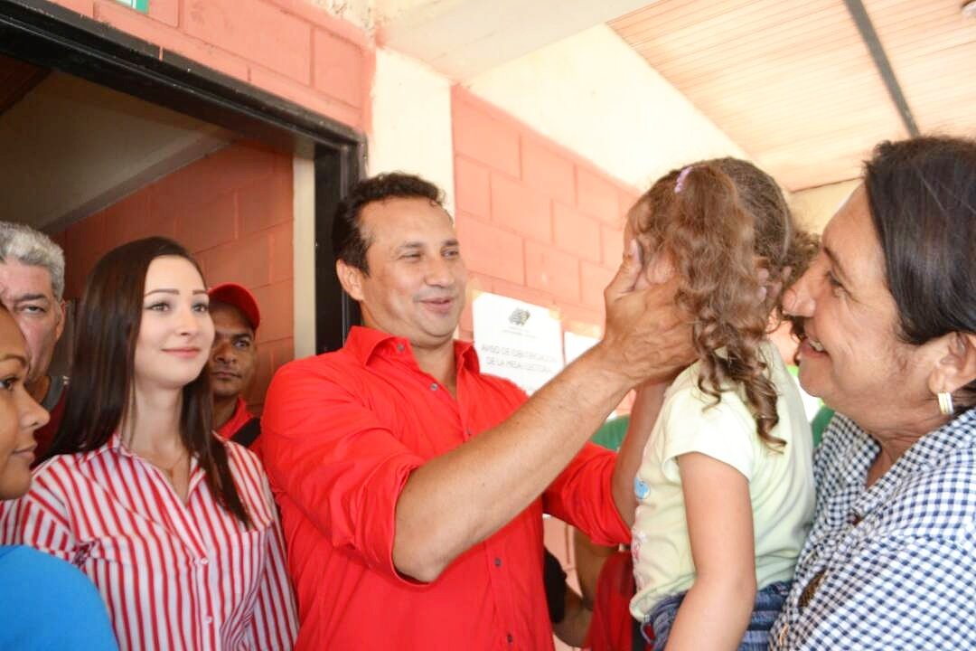 josemvasquez's tweet photo. Hoy es un día de alegría y de mucho civismo, quiero invitarlos a votar por la paz #HoyVotamosPorLaPatria #EnGuaricoGanaJoseVasquez https://t.co/Y4Ao6cVOOK