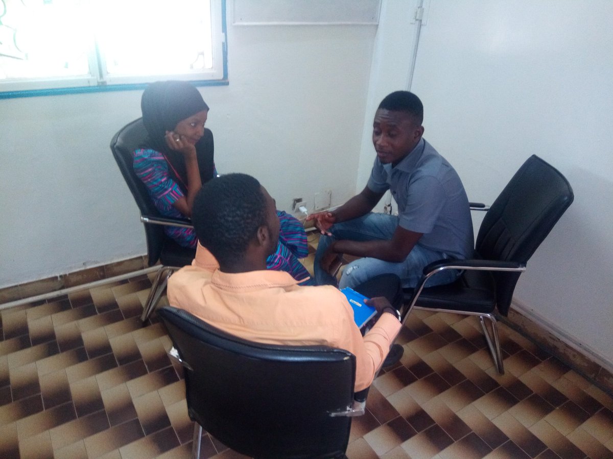 amadoumirak's tweet photo. Travaux de groupe pendant la formation de #comdev du 14/10/17 avec Naomie maclet au bureau du @SFCG_NIGER  #Niger https://t.co/96Sm8GUMWm