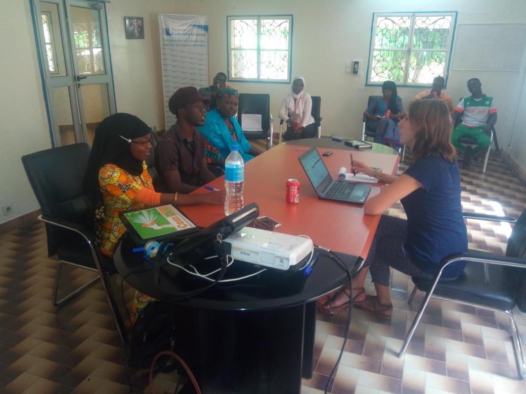 amadoumirak's tweet photo. Travaux de groupe pendant la formation de #comdev du 14/10/17 avec Naomie maclet au bureau du @SFCG_NIGER  #Niger https://t.co/96Sm8GUMWm