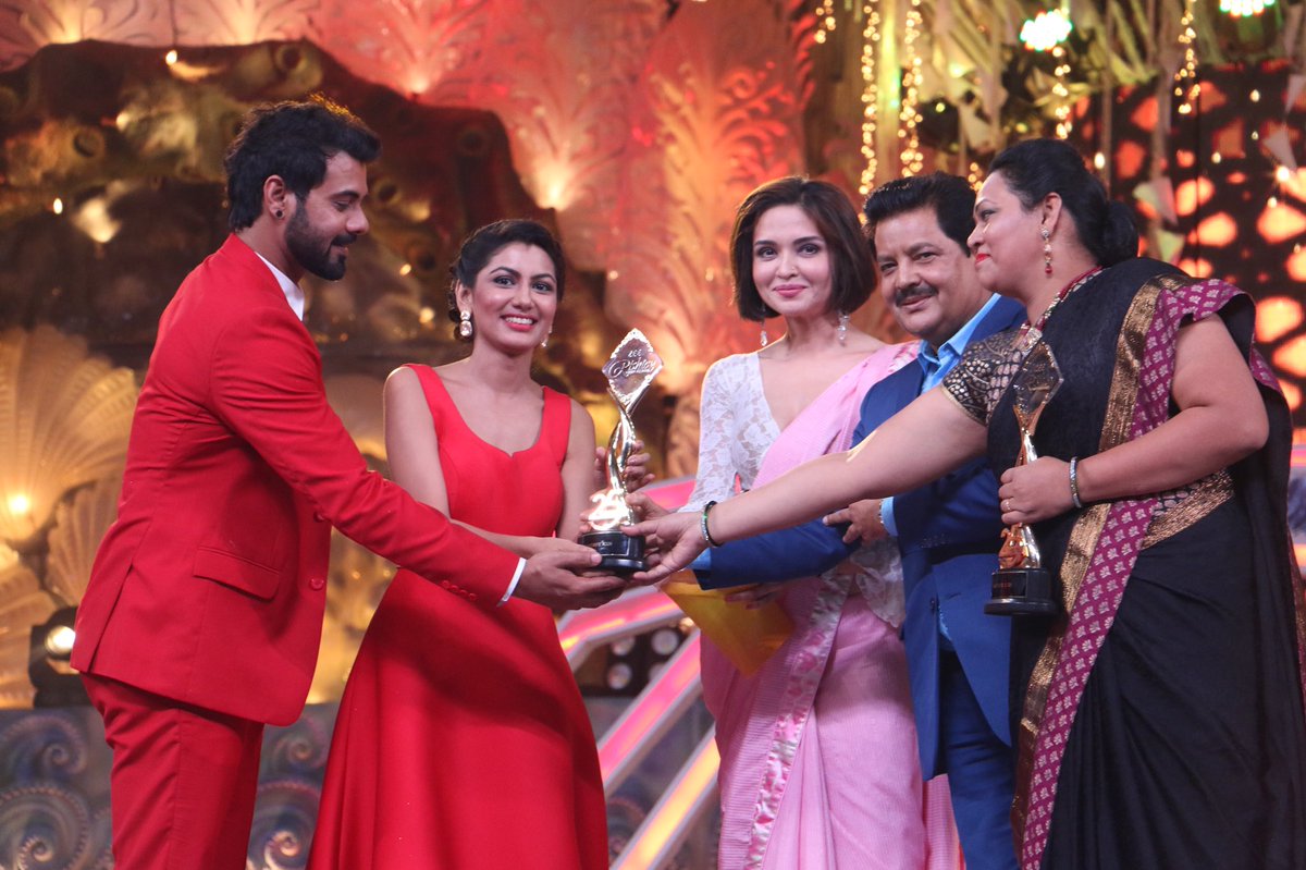 ZeeTV's tweet photo. Congratulations to @sritianne and @SHABIRAHLUWALIA for winning the title of Favourite Jodi at #ZRA2017!

#Abhigya 
#AajLikhengeKal https://t.co/9VCwcuBMqf