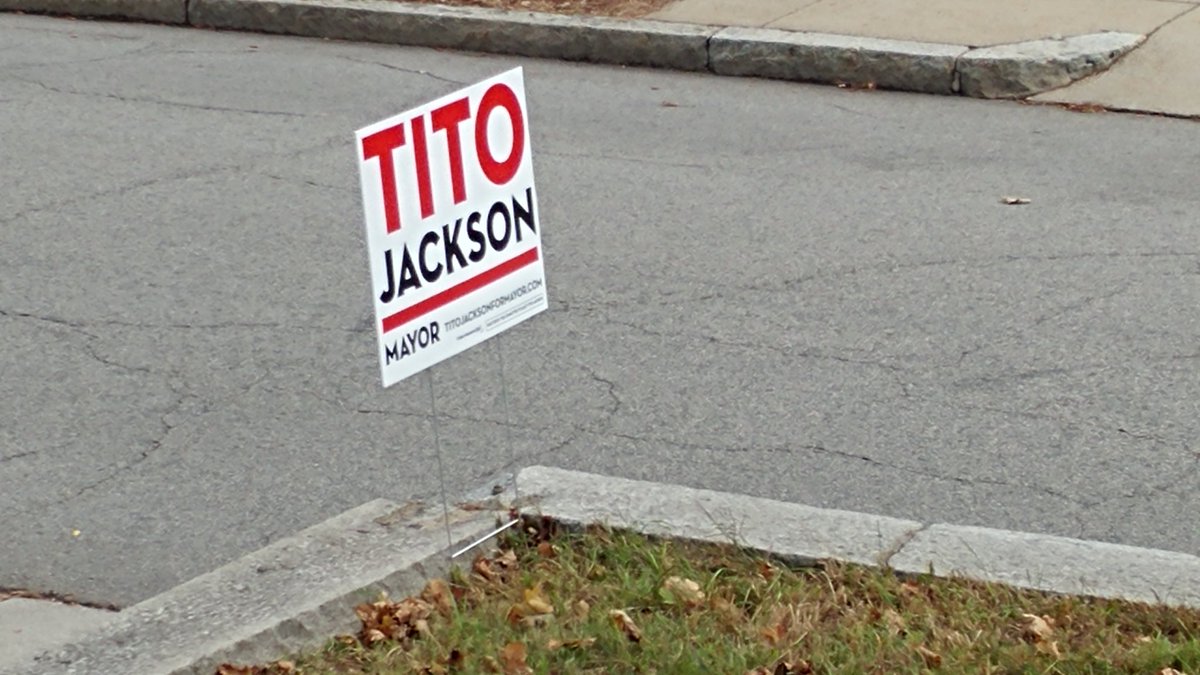 BPSNightmare's tweet photo. Got my #TitoforMayor signs! #bosmayor17 #bospoli if you truly want a fighter 4 #Boston residents #VoteTito! #HydePark https://t.co/eS7733Vf26