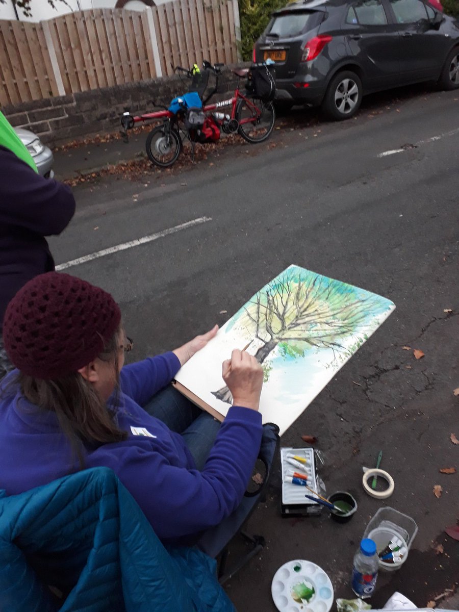 natalieben's tweet photo. #standwithvernon - #Sheffield standing now with this magnificent oak in #Dore. #SaveSheffTrees https://t.co/HeNJZGB0nN