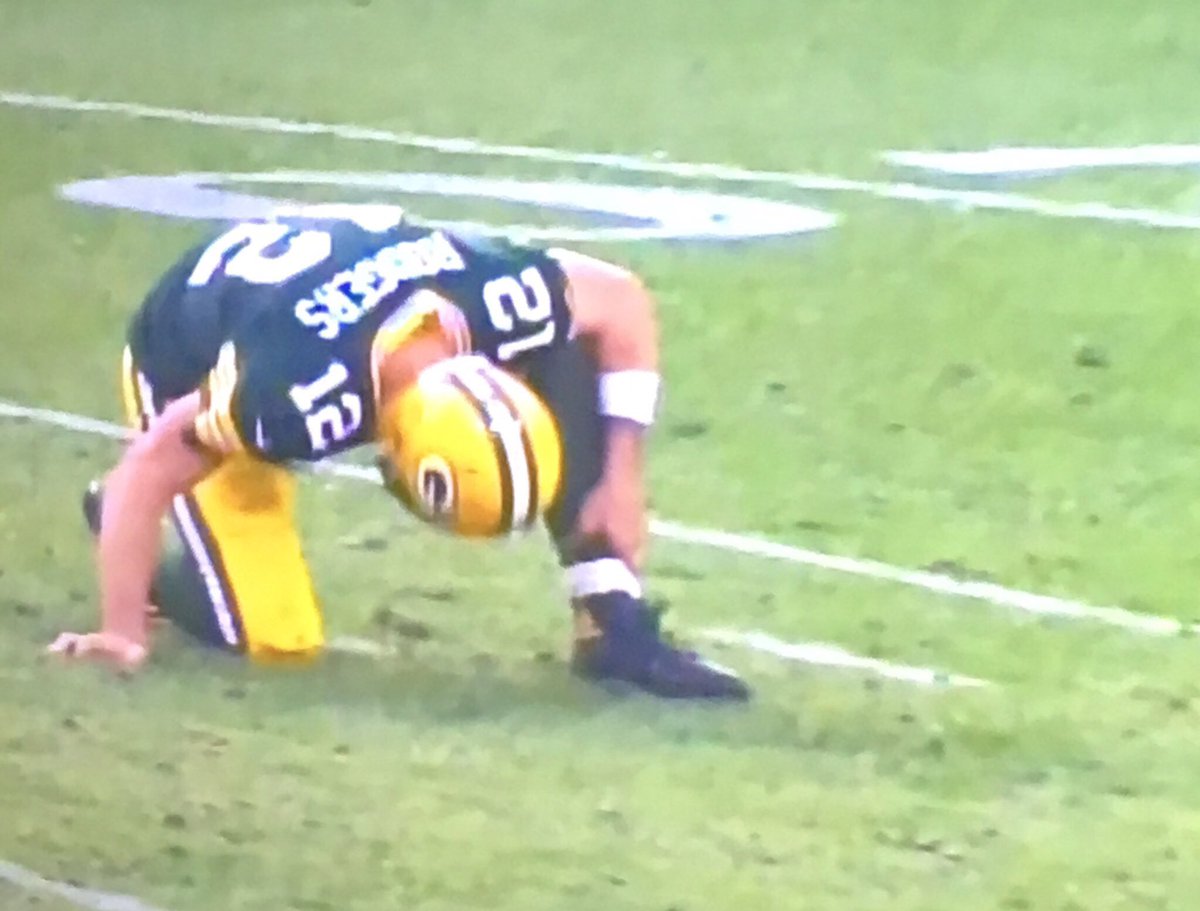 SkolMemes's tweet photo. Rodgers looking for a flag on that hit like.. https://t.co/C6EUwtxjfJ