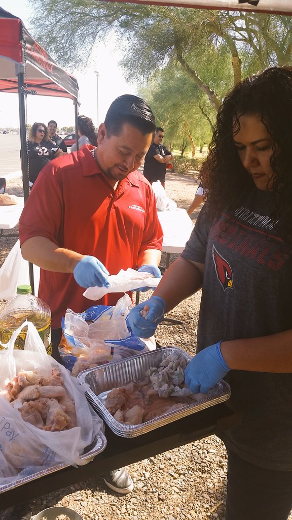 RedscueUnit's tweet image. Wings and beers with the crew