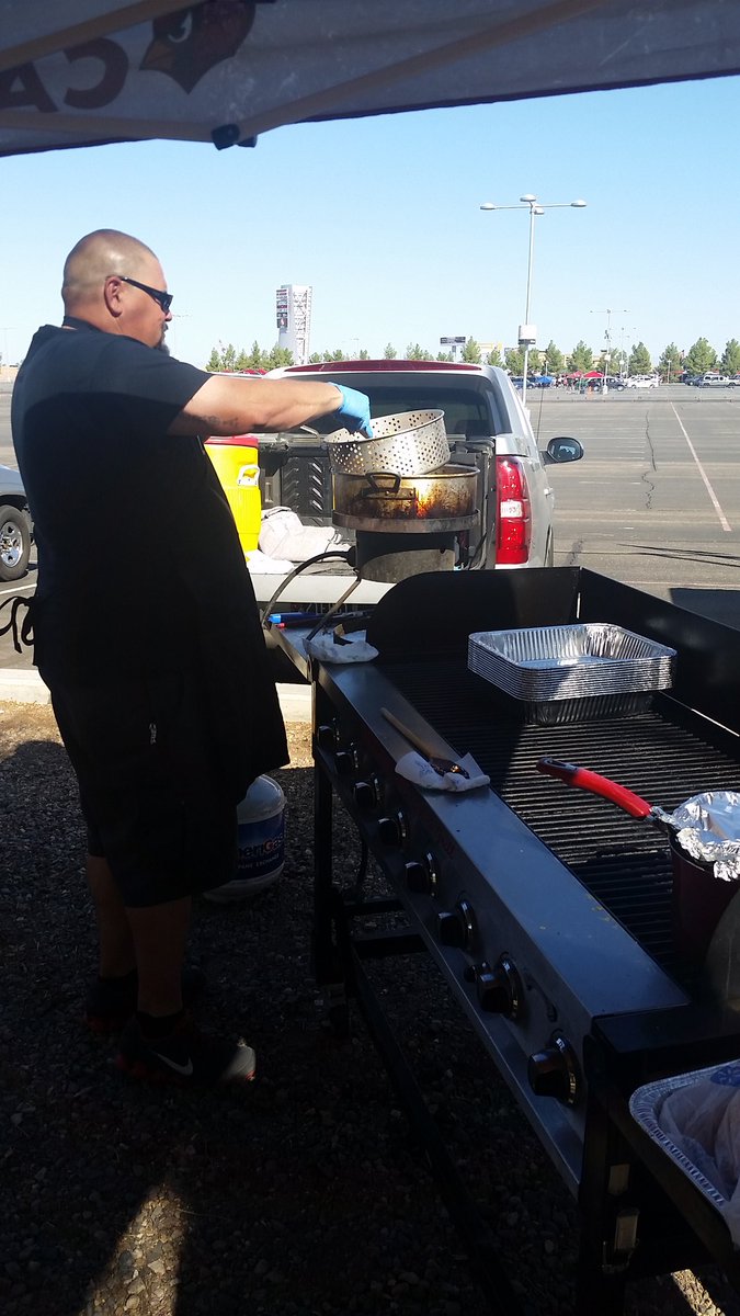 RedscueUnit's tweet image. Wings and beers with the crew