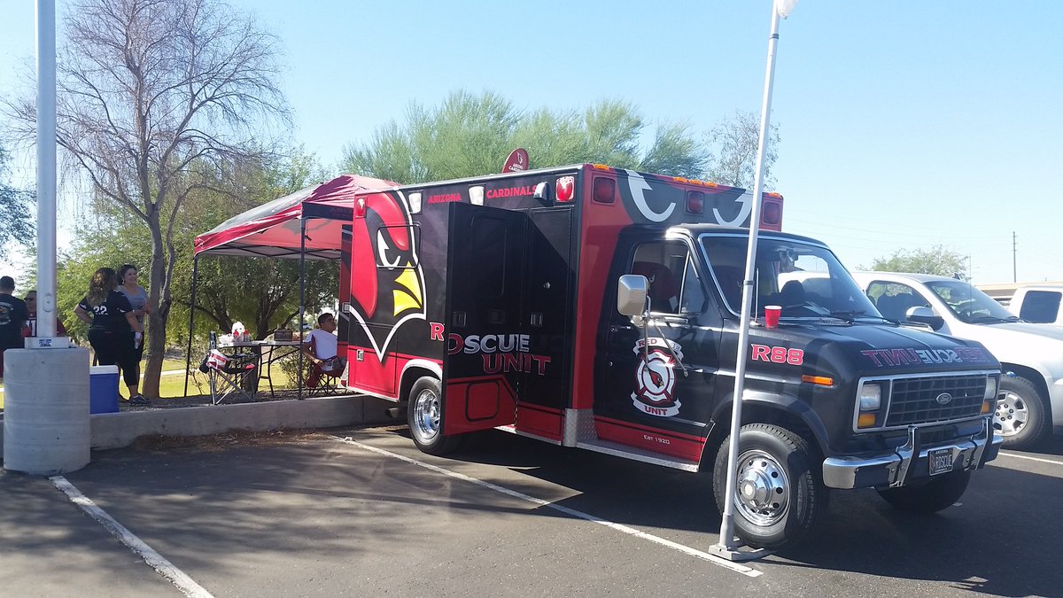 RedscueUnit's tweet image. Wings and beers with the crew