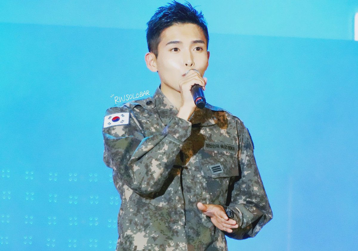 rwsolobar's tweet photo. 171007 지상군페스티벌 #Ryeowook #려욱 Photo by yao https://t.co/YLhRJvxzJj