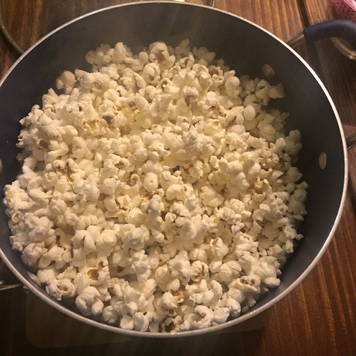 PauBenefit's tweet photo. Snack de medio día, recuerda que tienen que ser naturales! #BenefitLab https://t.co/aixGdcBj3v